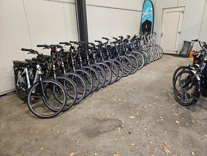 Doorlopend electrische gazelle dames en heren fietsen, Fietsen en Brommers, Elektrische fietsen, Ophalen, Gebruikt, 50 km per accu of meer