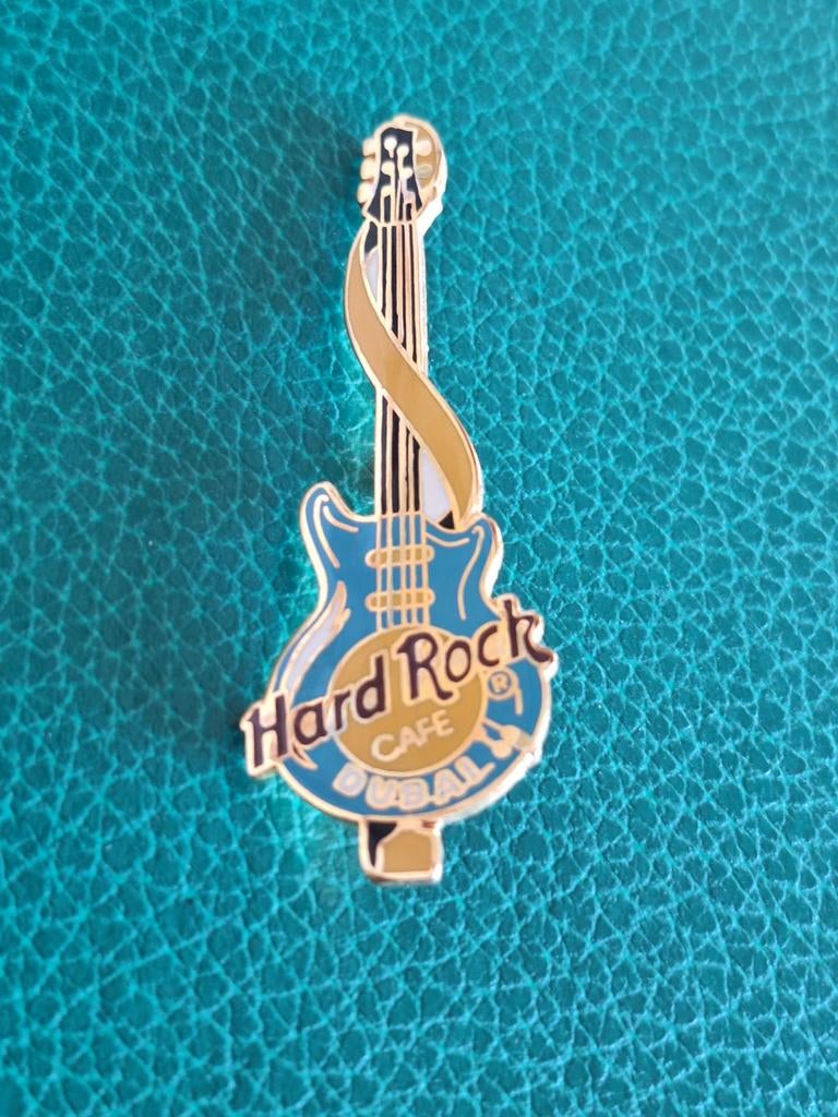 Hard Rock Cafe : DUBAI , Emaille Gitaar Speld, Verzamelen, Speldjes, Pins en Buttons, Verzenden, Zo goed als nieuw, Merk, Speldje of Pin