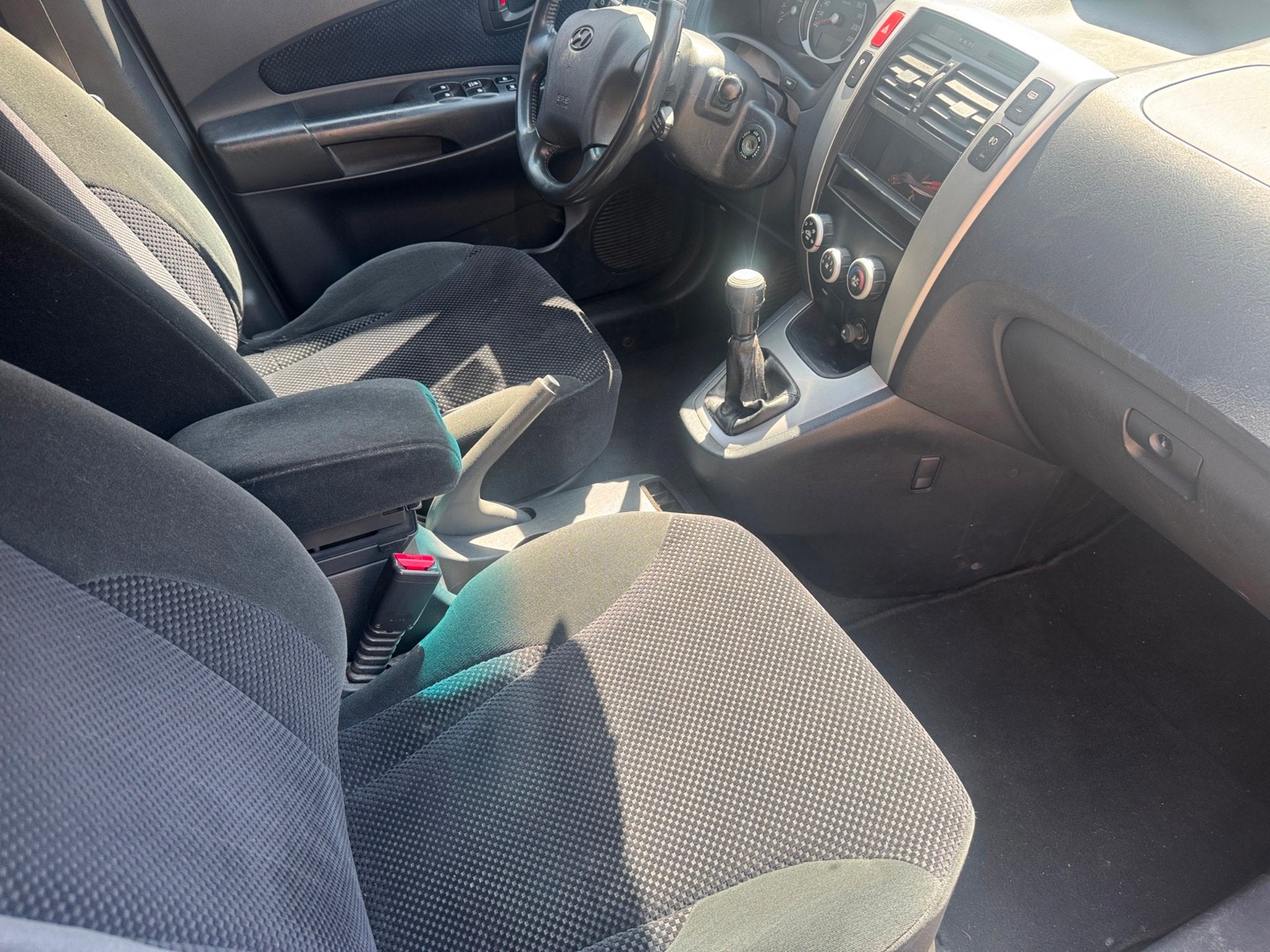Hyundai Tucson 2.0i Dynamic, Stof, Gebruikt, Zwart, 4 cilinders