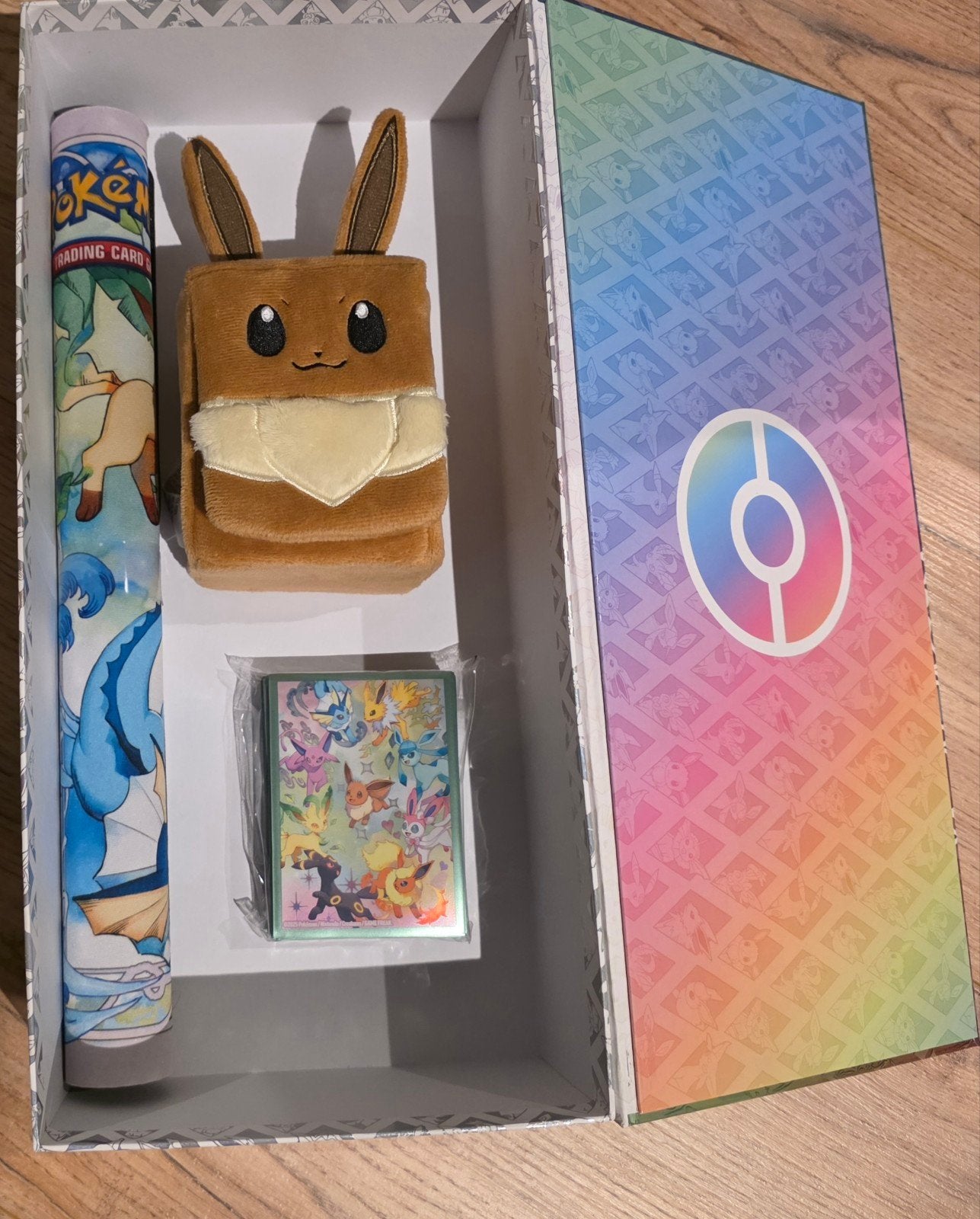 Prismatic evolution Bundle, playmat, sleeves, Eevee deck box, Hobby en Vrije tijd, Verzamelkaartspellen | Pokémon, Ophalen of Verzenden