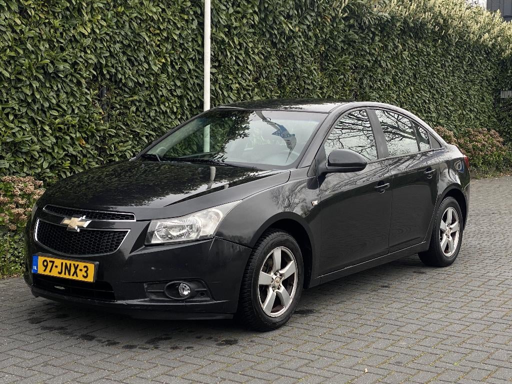 Chevrolet Cruze 1.6 Zwart | Airco | Trekhaak | Garantie |APK, Voorwielaandrijving, 4 cilinders, Zwart, Origineel Nederlands