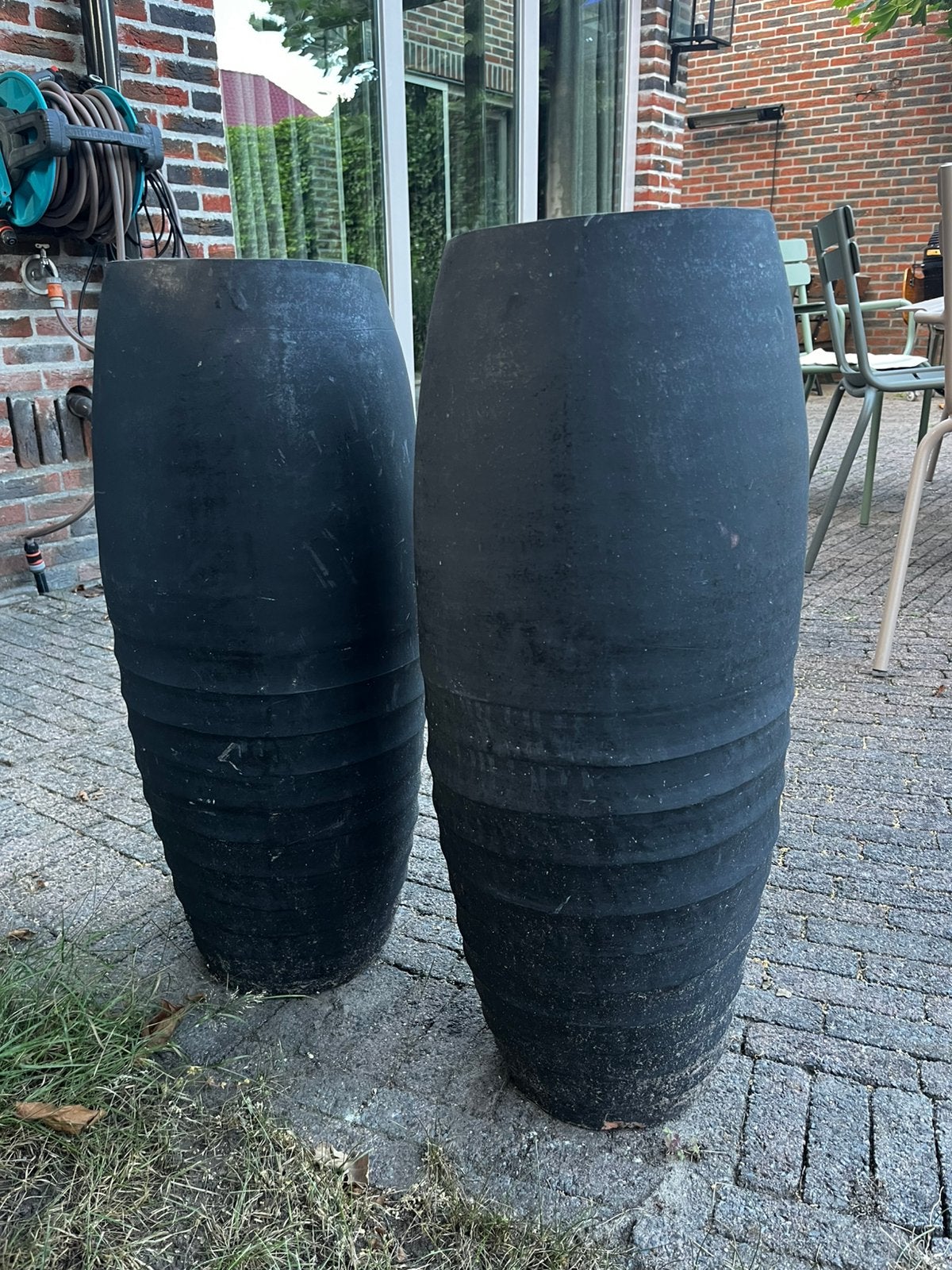Twee zwarte potten, Ophalen, Gebruikt, Rond, Binnen