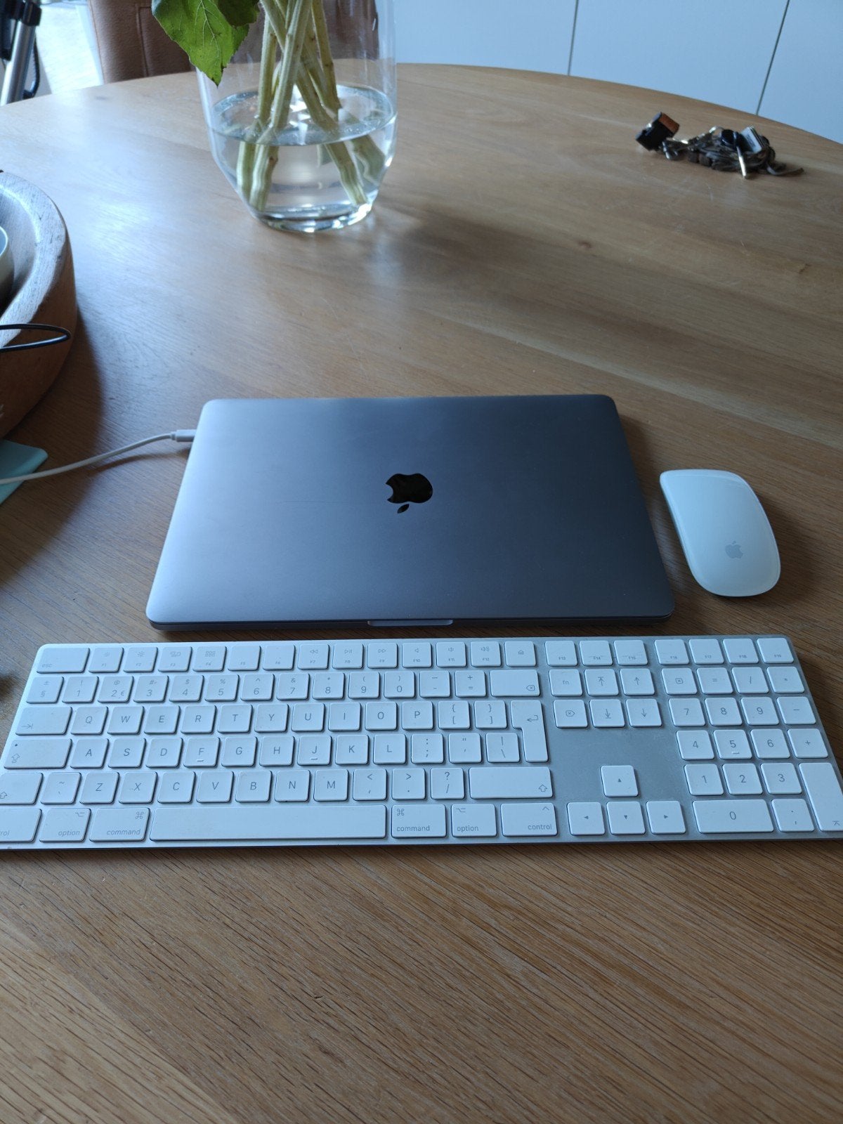 MacBook Pro 13 inch (2017) met Magic Keyboard en Mouse, 2 tot 3 Ghz, 13 inch, Zo goed als nieuw, Ophalen