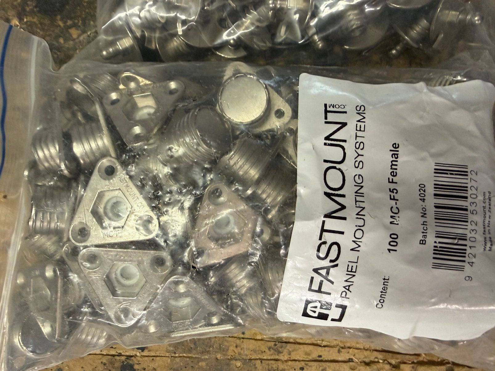 fastmount Het bekroonde, onzichtbare montagesysteem, Ophalen, 250 mm of meer, Nieuw, A