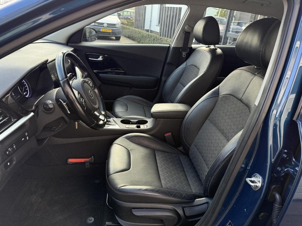Kia Niro 1.6 GDi Hybrid DynamicLine *ALL-IN PIJS*, Auto's, Kia, 12 maanden, Gebruikt, Blauw, Leder en Stof