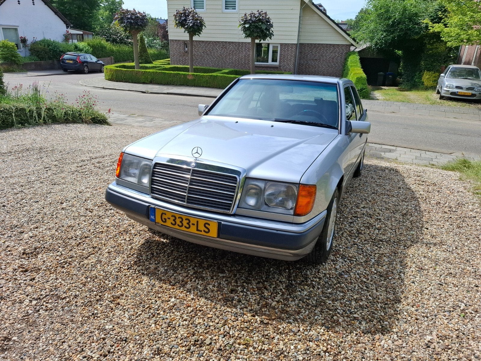 Mercedes-Benz W124 220E 1992 Zilvergrijs, 1340 kg, 2199 cc, Particulier, Sedan