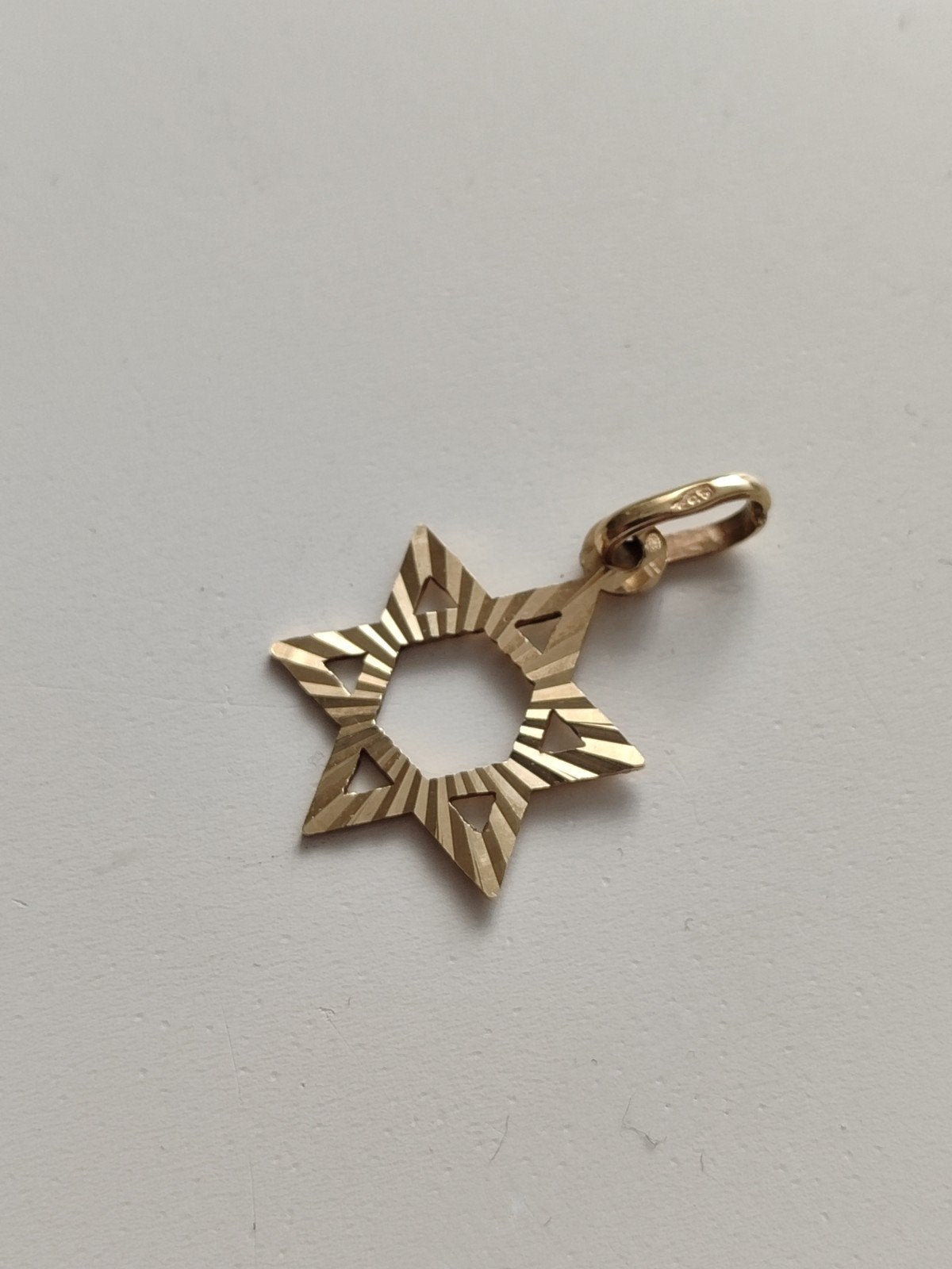 Gouden ster 14 karaat, Ophalen of Verzenden, Zo goed als nieuw, Goud, Goud