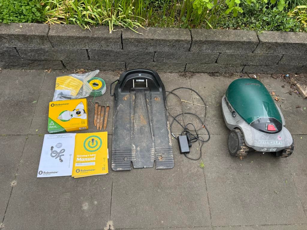 Robomow RC 304 Robotmaaier - Compleet met accessoires, Tuin en Terras, Robotmaaiers, Ophalen, Gebruikt, 20 tot 25 cm, Bestuurbaar via app
