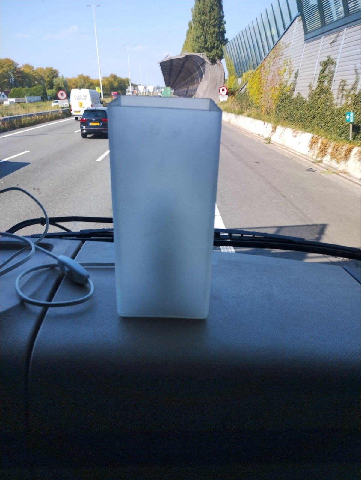 IKEA Tafellamp - Wit glas Modern Design, Huis en Inrichting, Lampen | Tafellampen, Kunststof, Gebruikt, Met schakelaar, E14 (klein)