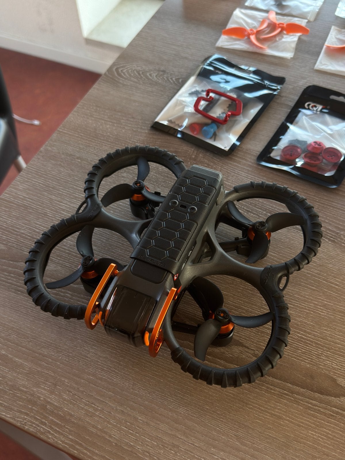 DJI Avata 2 Fly More Combo + RC3 Controller & Veel Extra's, Audio, Tv en Foto, Drones, 250 tot 900 gram, Verzenden, 5 tot 10 kilometer