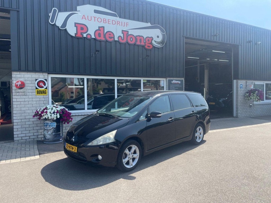 Mitsubishi GRANDIS 2.4-16V INTENSE 7 persoons Airco Trekhaak, Auto's, Voorwielaandrijving, Gebruikt, Zwart, Bedrijf