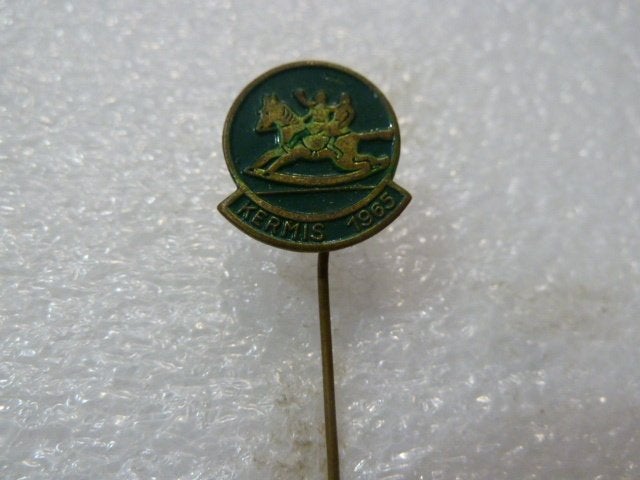 Vintage Kermis 1965 Speldje - Groen met Paard, Verzamelen, Ophalen of Verzenden, Gebruikt, Overige onderwerpen, Speldje of Pin