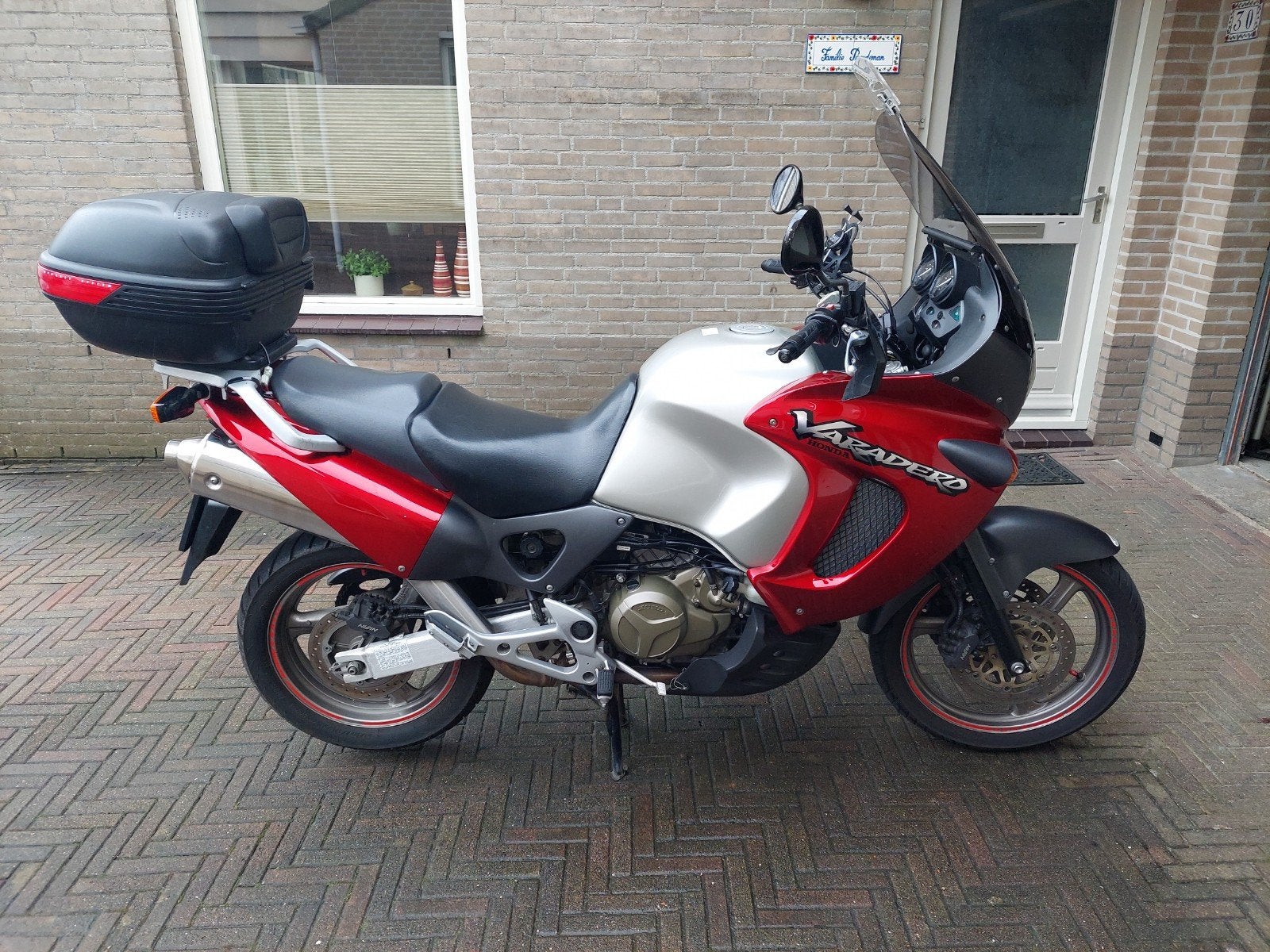 Honda Varadero SD01 2000. Robuuste toerbuffel, 2 cilinders, Occasion, 995 cc, Particulier