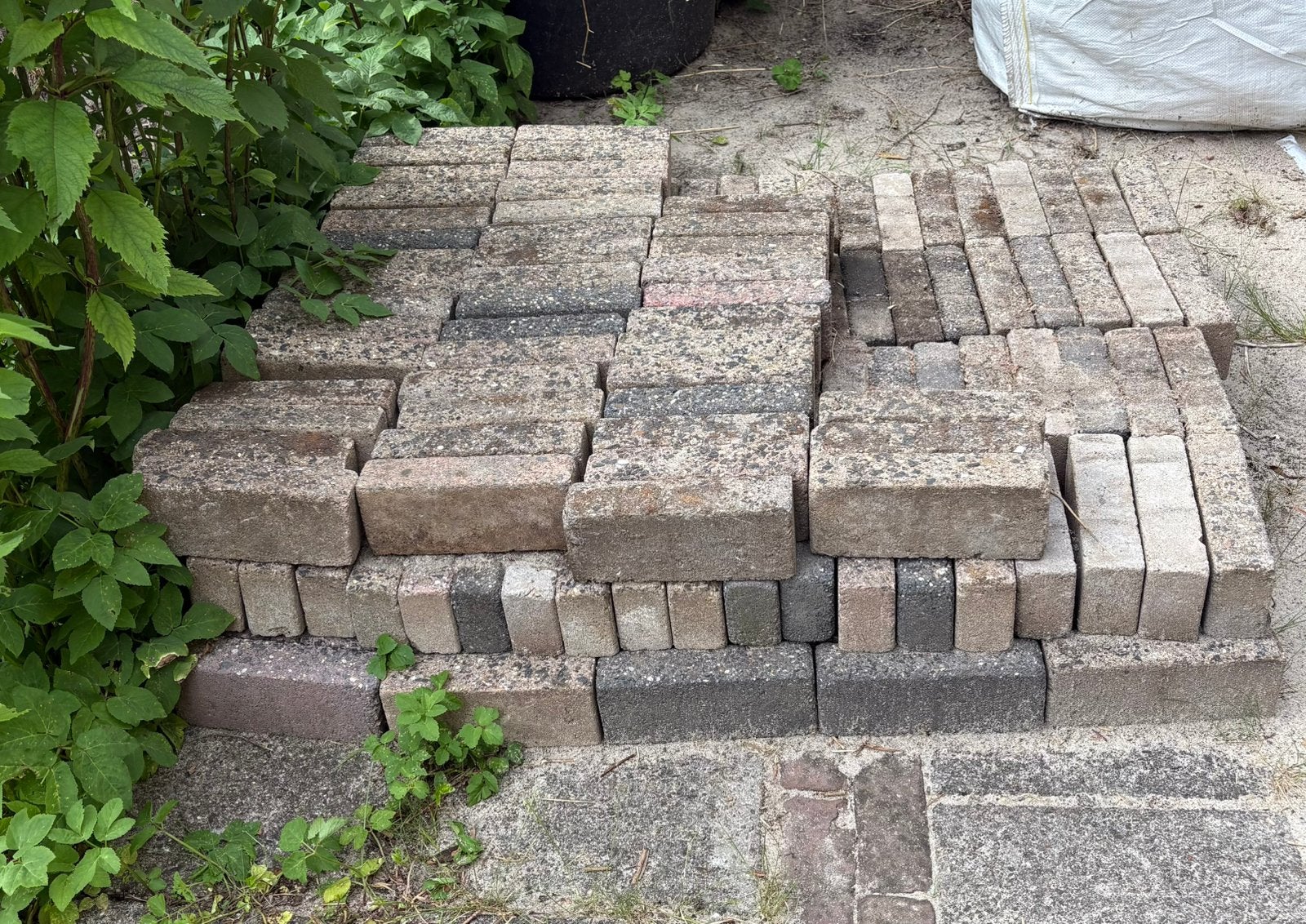 Gratis: Waaltjes, ruim 2m2, afmeting 20x8x4,7 gemêleerd, Gebruikt, Klinkers, Ophalen of Verzenden, Minder dan 5 m²