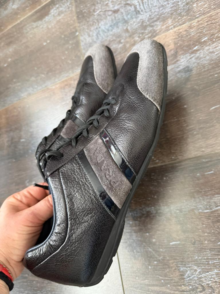 Prada schoenen - Zwarte sneakers met grijze accenten, Ophalen of Verzenden, Gedragen, Zwart, Sneakers of Gympen