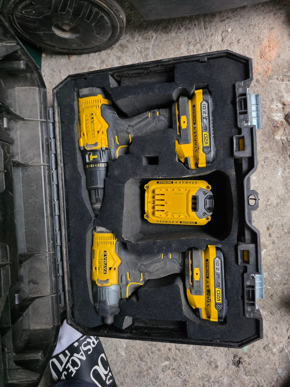 Stanley Fatmax V20 Accu Haakse Slijper Set, Ophalen, Zo goed als nieuw, Minder dan 700 watt, Haakse handslijpmachine