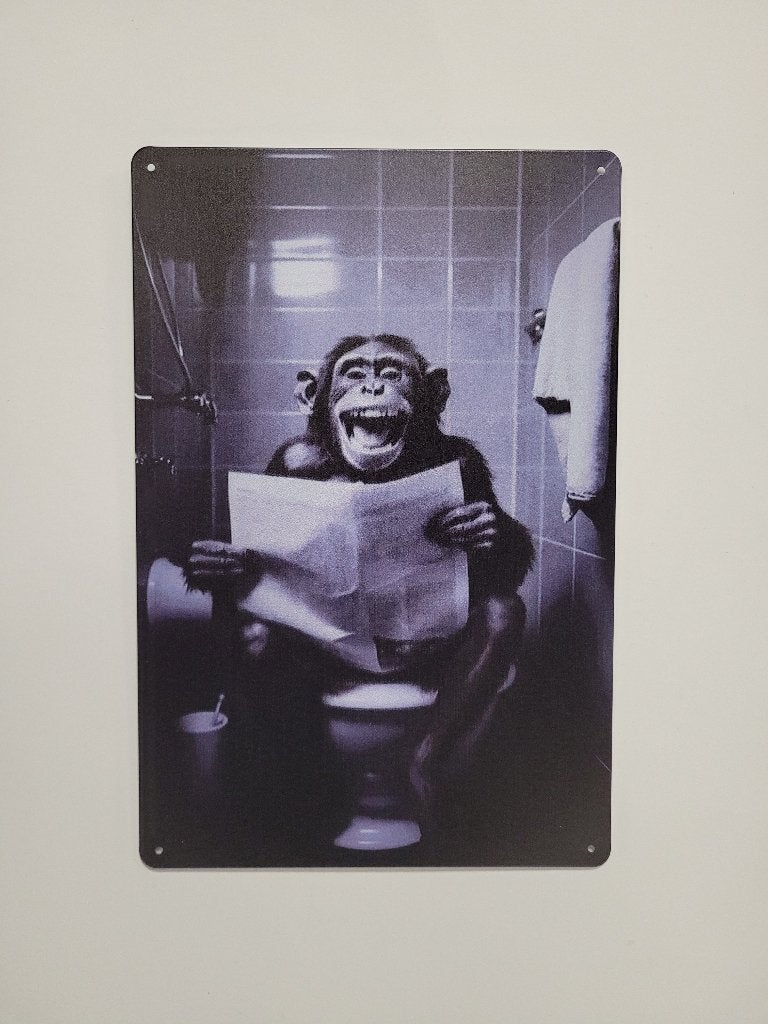 Aap op wc krant reclamebord van metaal wandbord decoratie, Info@deconoord.nl, Deco Noord, Nieuw, Ophalen of Verzenden