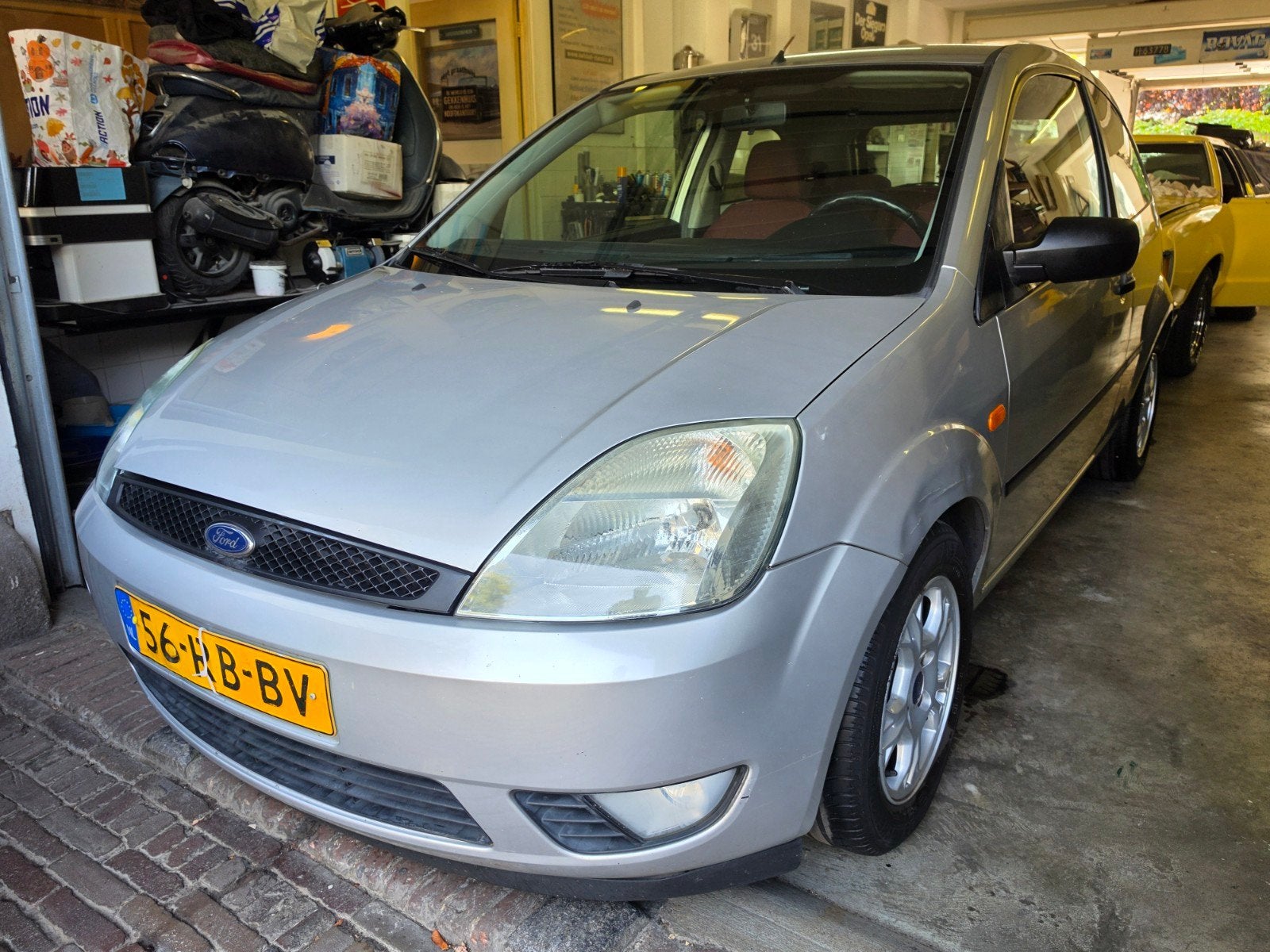 Ford Fiësta 1.3 8V - Inruilkoopje - Airco - Rijdt goed!, Auto's, 1299 cc, 40 €/maand, Zwart, 4 cilinders