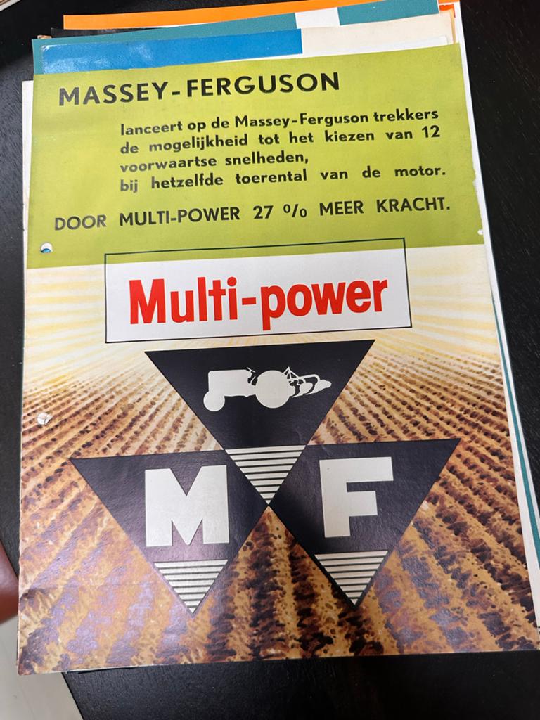 Oude Massey Ferguson folder jaren '60 - Multi-power trekkers, Ophalen of Verzenden, Zo goed als nieuw