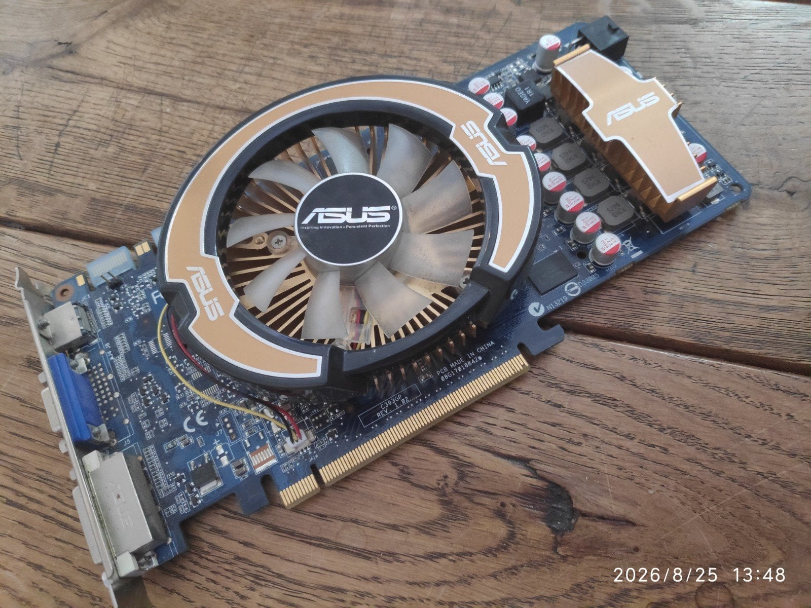 ASUS Grafische Kaart met HDMI, VGA, DVI - Gebruikt, Computers en Software, Videokaarten, Gebruikt, Overige soorten, HDMI, Ophalen of Verzenden