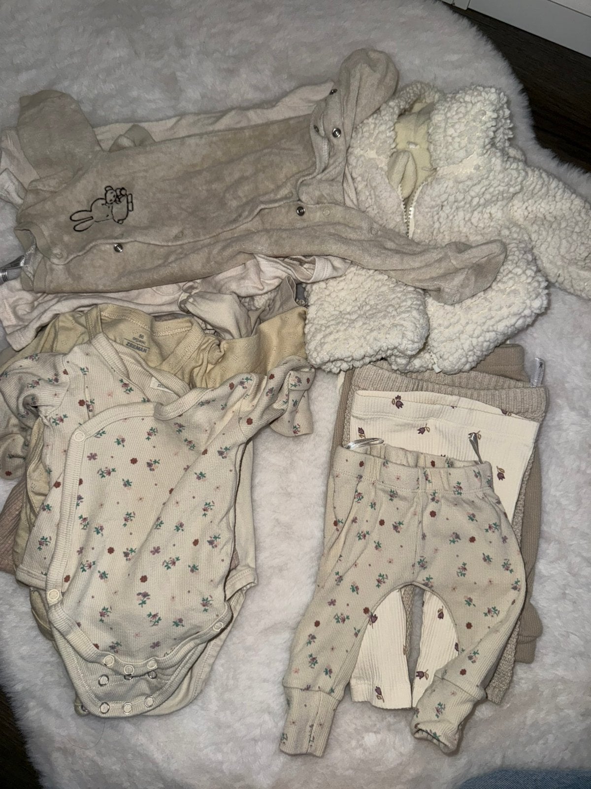 Pakket met beige babykleding meisje, Ophalen, Zo goed als nieuw, Meisje, Pakje