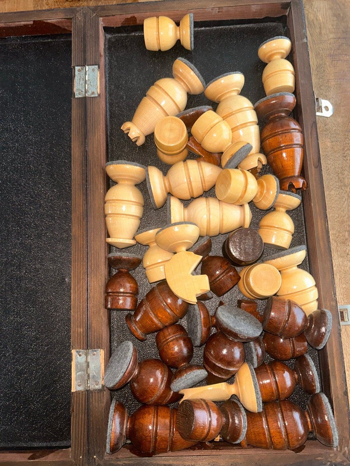 Vintage Houten shaakspel handgemaakt met Opvouwbaar Bord, Een of twee spelers, Ophalen of Verzenden, Zo goed als nieuw