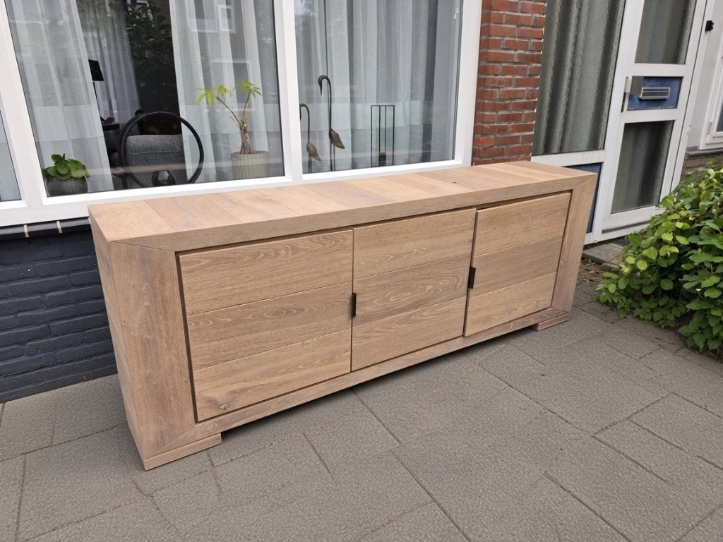 Prachtig Massief Houten Dressoir , 2.20m, Huis en Inrichting, Ophalen, Grenenhout, Met deur(en), Zo goed als nieuw