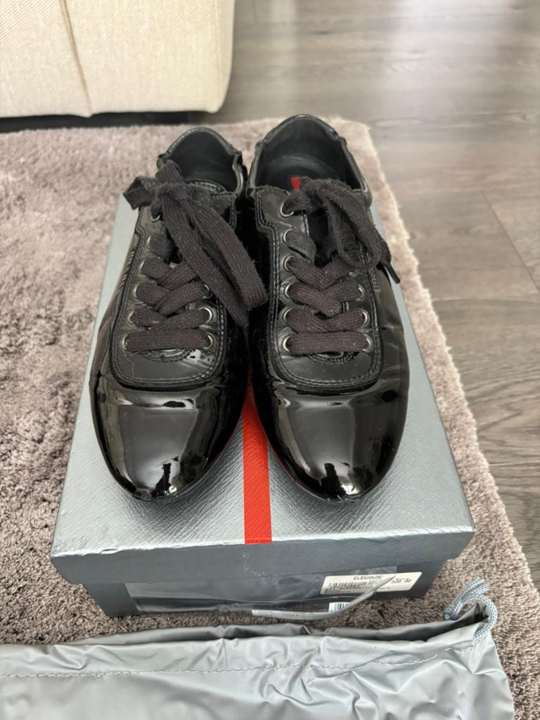 Prada sneaker, Kleding | Dames, Ophalen of Verzenden, Zo goed als nieuw, Zwart, Sneakers of Gympen