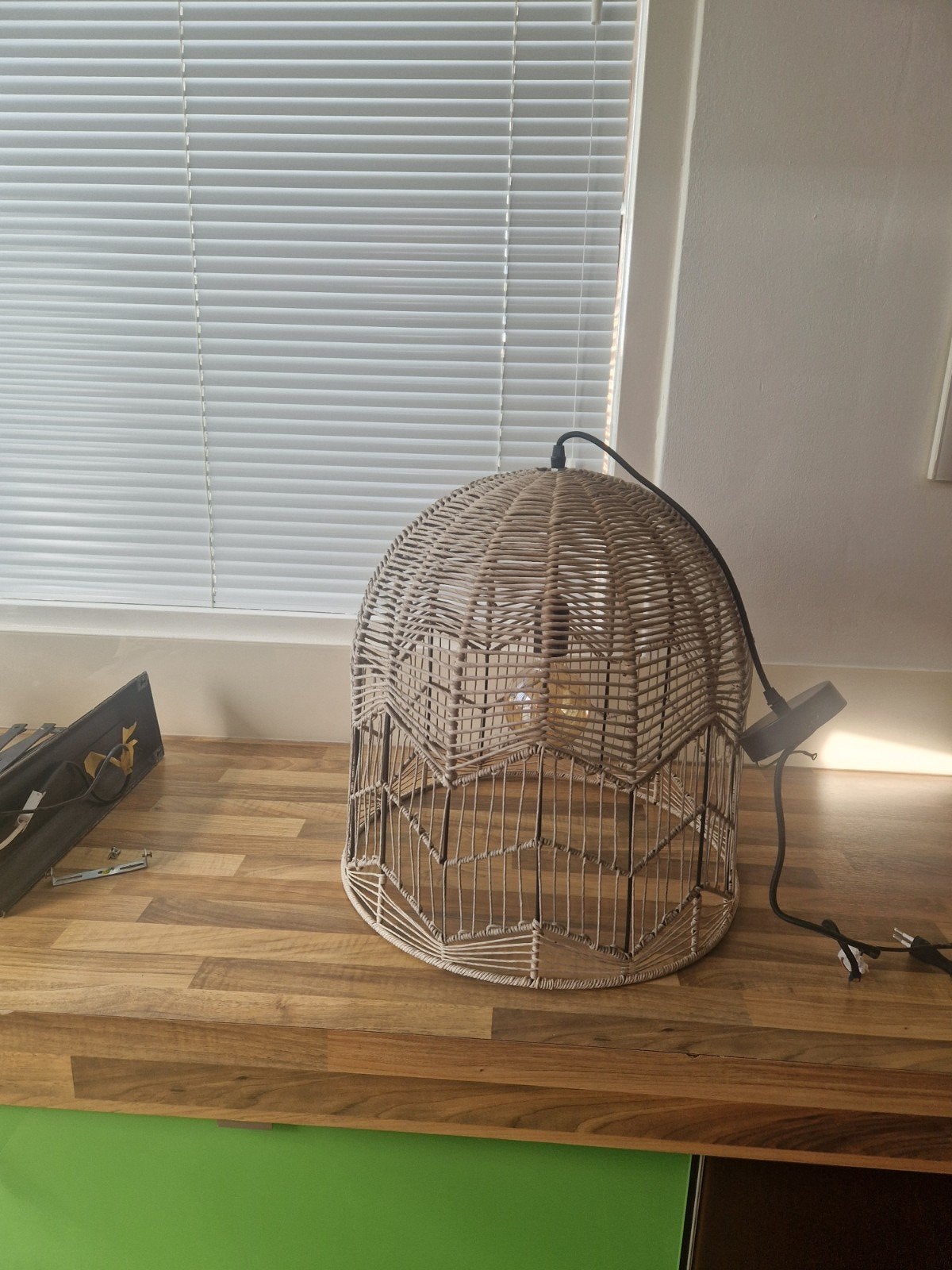 rieten hanglamp, Ophalen
