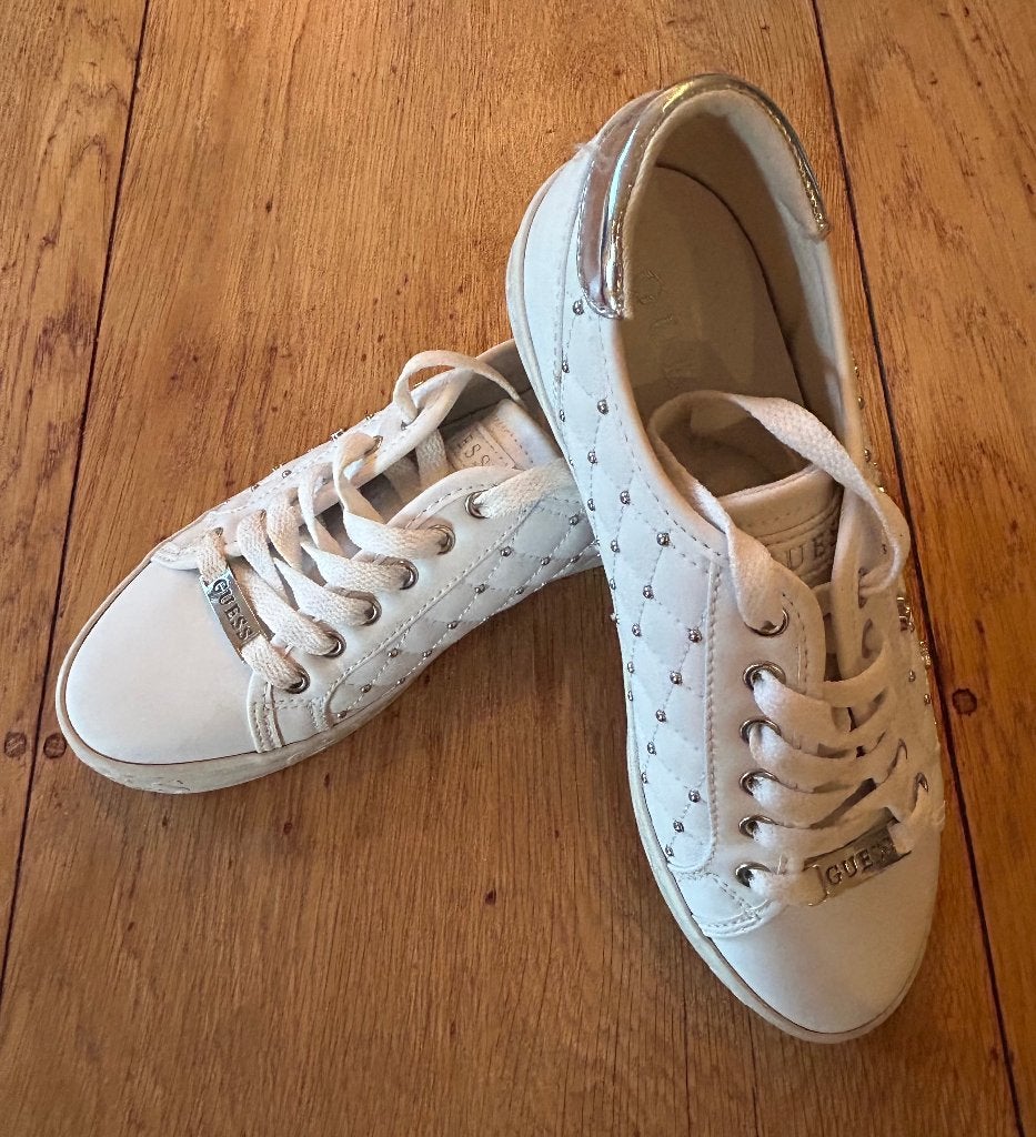 Witte sneakers - GUESS - maat 37 - ZGAN!, Guess, Wit, Ophalen of Verzenden, Sneakers of Gympen