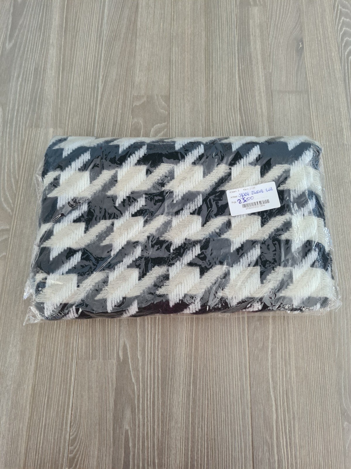 Nieuw sjaal Zwart & Wit, Ophalen of Verzenden, Nieuw, Maat 46/48 (XL) of groter, Sjaal