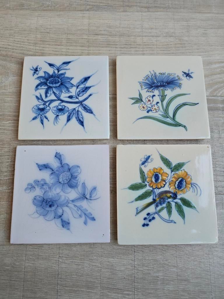 4 Harlinger aardewerk wandtegels waarvan 2 in polychroom, Ophalen of Verzenden