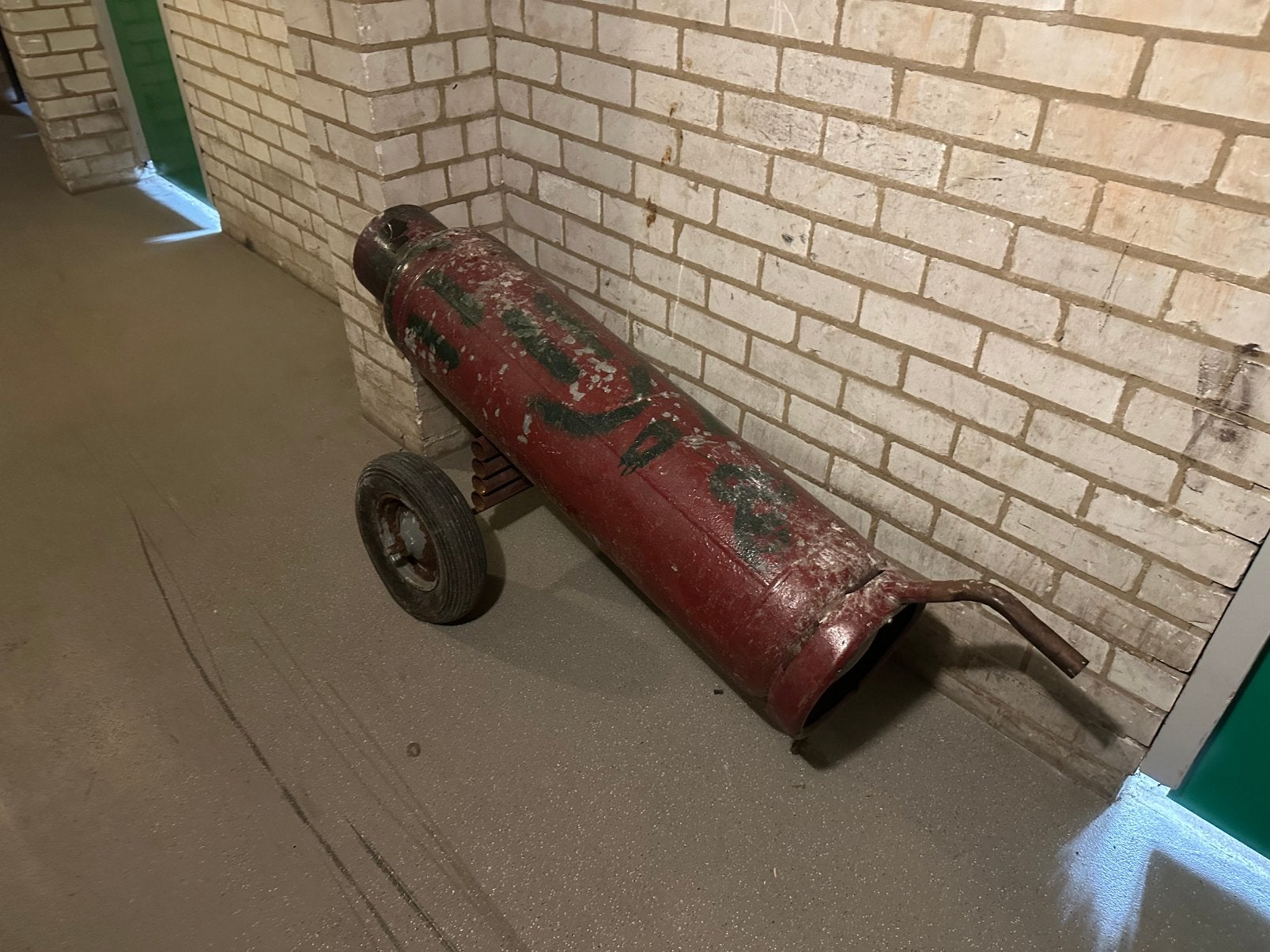 Carbidbus/ gasfles op wielen, Ophalen, Gebruikt, Benzine