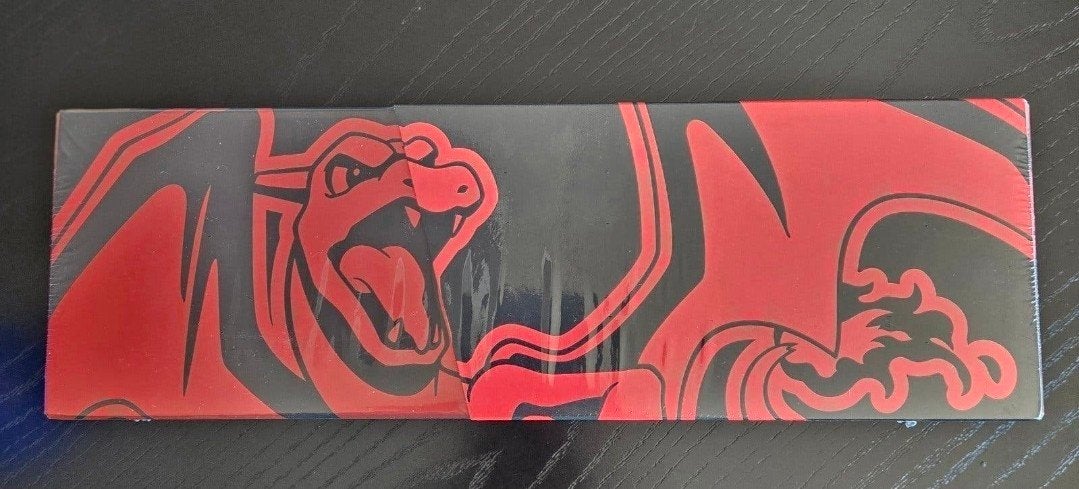 Pokémon TCG 25th Anniversary Charizard Box (Chinees), SEALED, Ophalen of Verzenden, Nieuw, Overige typen, Foil