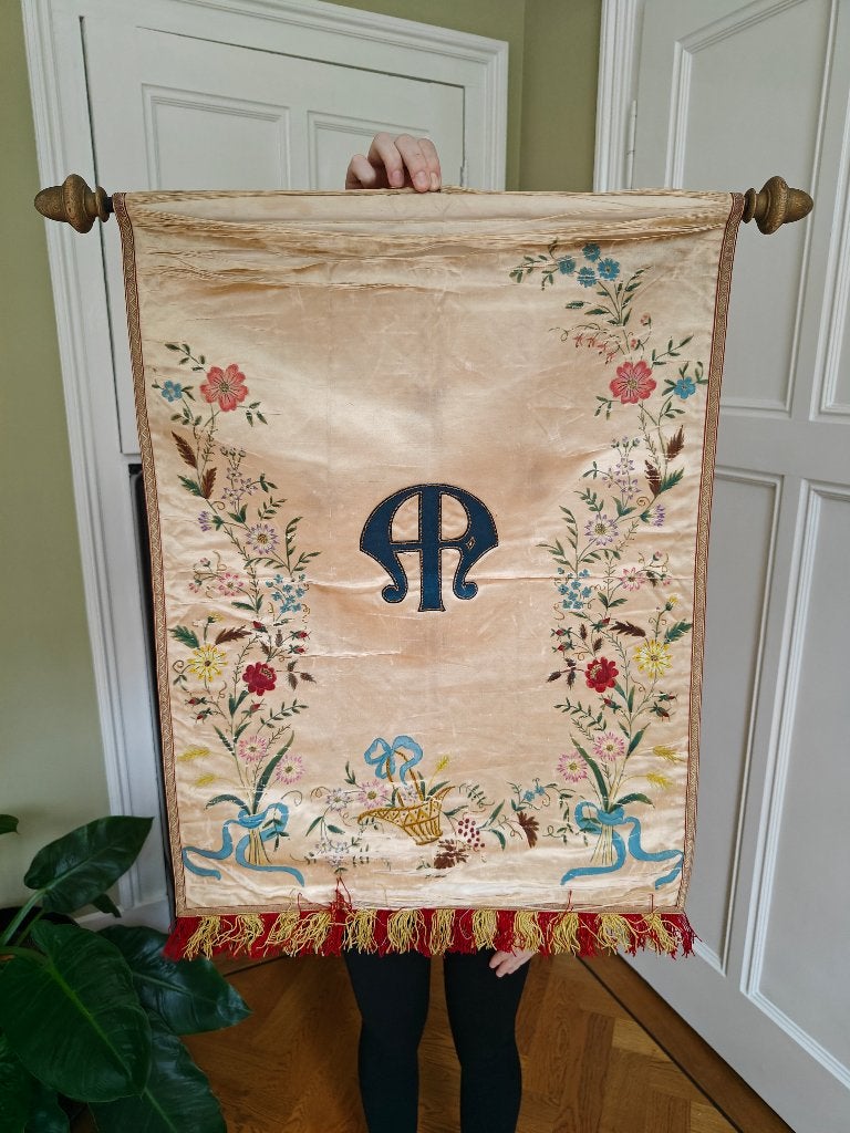 Religieus Processievaandel, Geborduurd Mariamonogram ca 1900, Antiek en Kunst, Ophalen of Verzenden