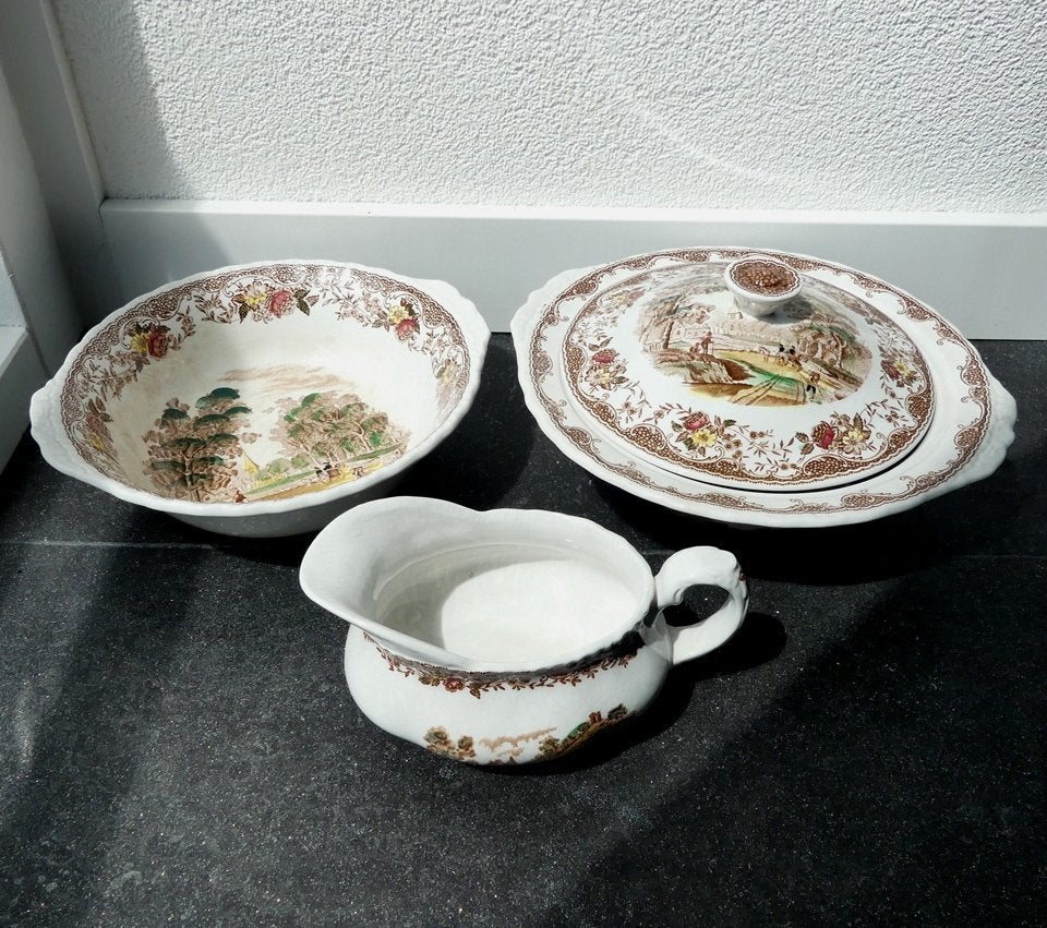 Royal Tudor Ware schaal dekschaal Old England Staffordshire, Gebruikt, Klassiek, Ophalen of Verzenden, Schaal of Schalen