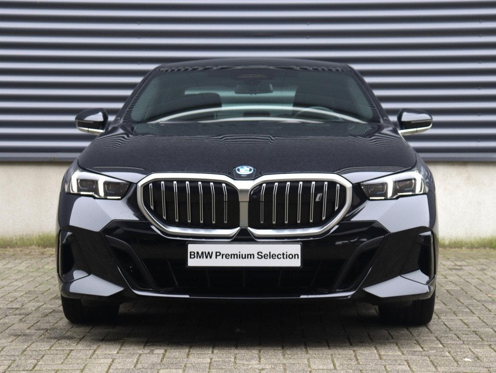 BMW i5 Sedan eDrive40 | M Sportpakket | Panodak | Trekhaak |, Automaat, Gebruikt, Met garantie (alle), 84 kWh