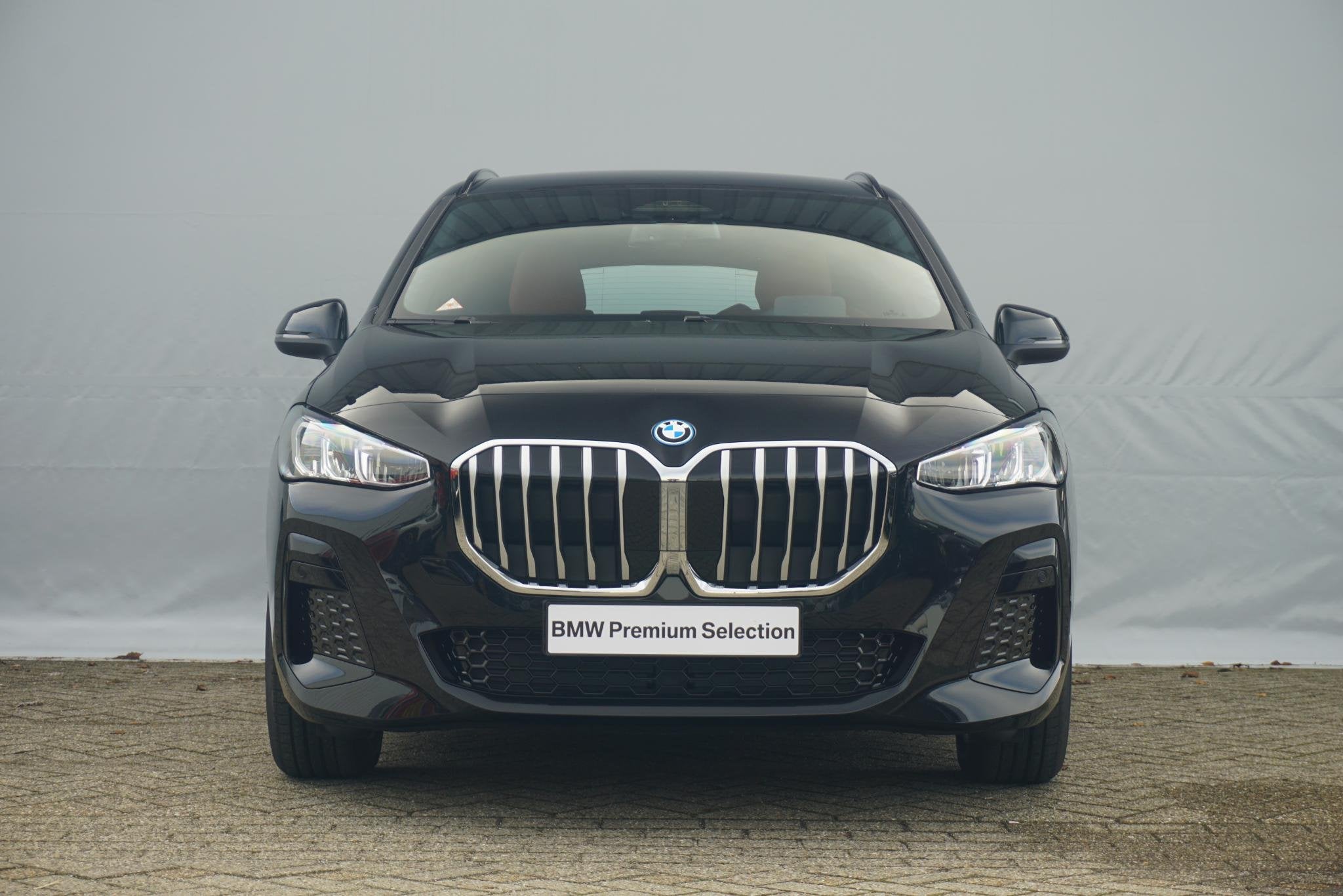 BMW 2 Serie Active Tourer 225e xDrive | M Sportpakket | Head, Euro 6, 150 min, Zwart, Vierwielaandrijving
