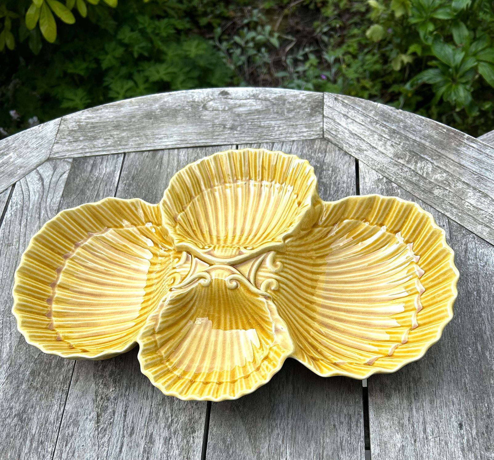 Vintage okergele Majolica schelp schaal, Ophalen of Verzenden