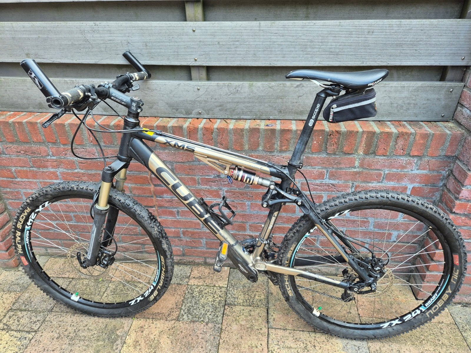 Foto 2 van Cube XMS Mountainbike, framemaat 48cm