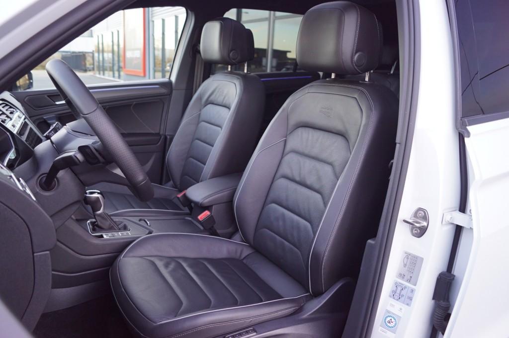 Volkswagen TIGUAN 1.4  e-Hybrid R-Line Black style 245pk/ Pa, Auto's, Volkswagen, 1716 kg, 4 cilinders, Met garantie (alle), Wit
