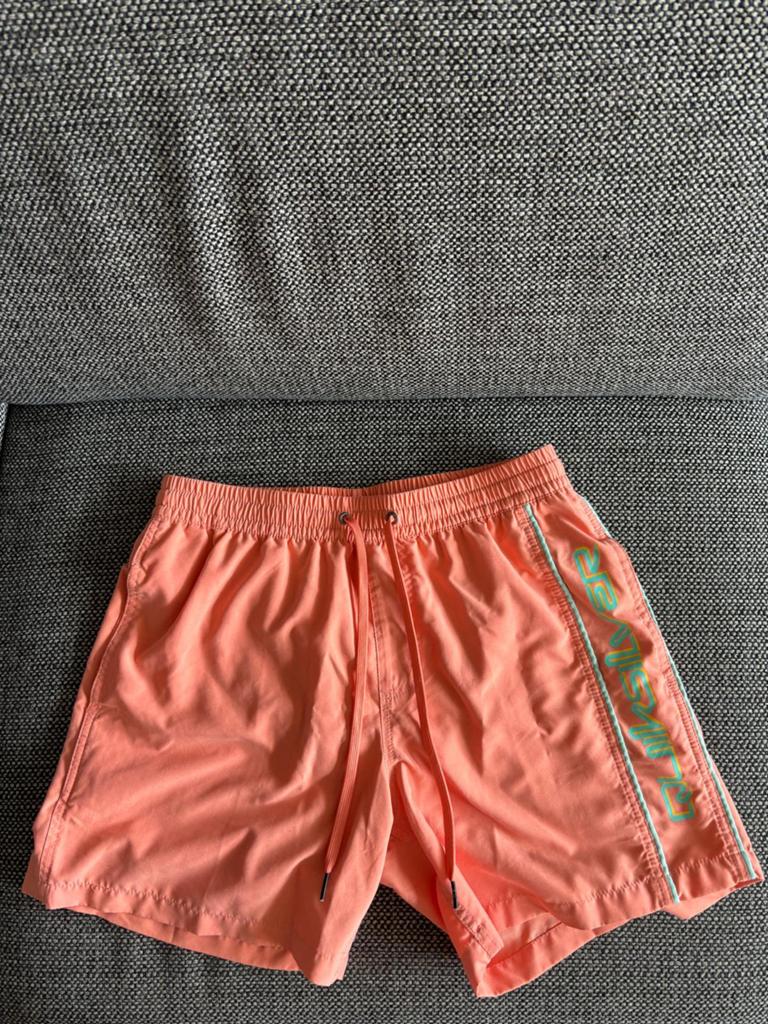 Koraal kleurige jongens zwemshort maat S van Quiksilver, Ophalen, Zo goed als nieuw, Jongen