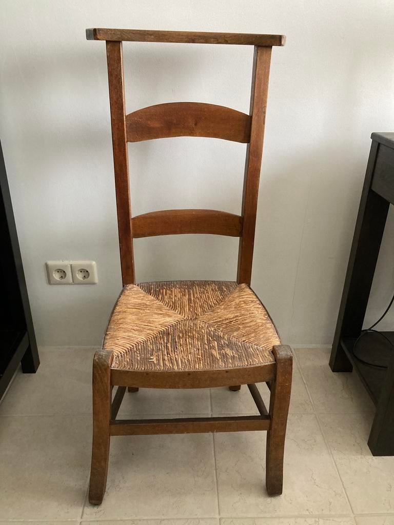 Antieke bidstoel met biezen zitting, Antiek en Kunst, Antiek | Meubels | Stoelen en Banken, Ophalen