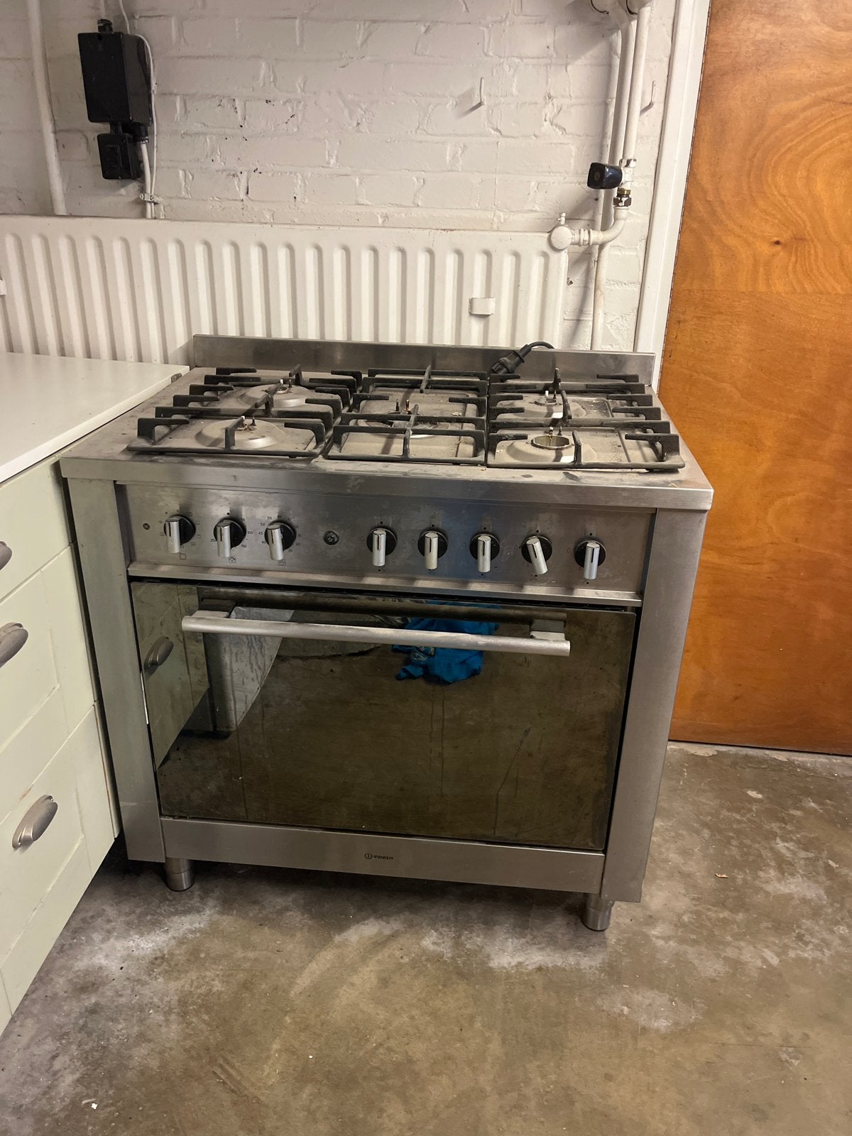 Indesit Vrijstaand Gasfornuis met Oven, Ophalen, Gebruikt, Gas, Vrijstaand