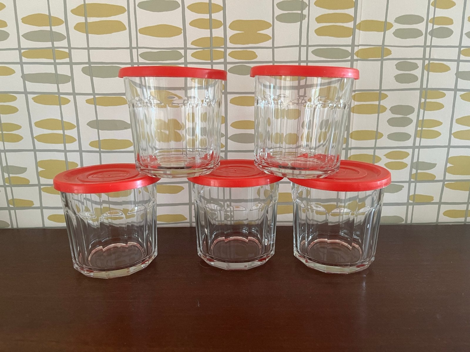Vintage Franse glazen jampotten met rode deksels - 250 ml, Ophalen of Verzenden, Voorraadpot, Overige merken, Glas