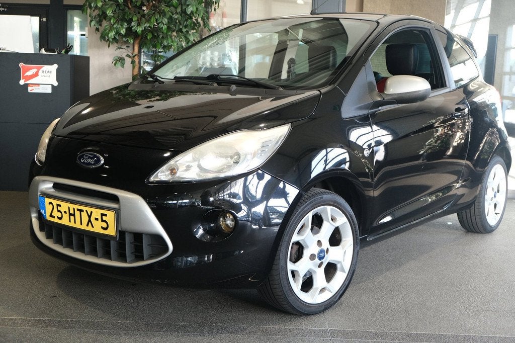 Ford Ka 1.2 Titanium Leder Airco Elek Ramen CV, Auto's, Ford, Voorwielaandrijving, Gebruikt, 4 cilinders, 4 stoelen