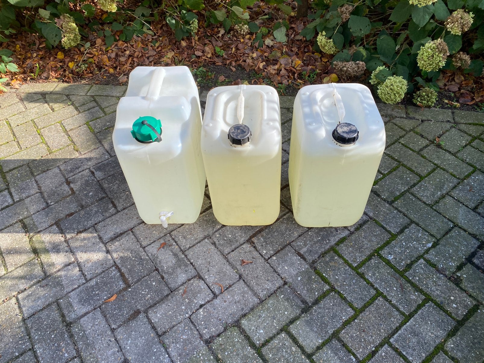 3 sts jerrycans voor benzine of diesel, Ophalen