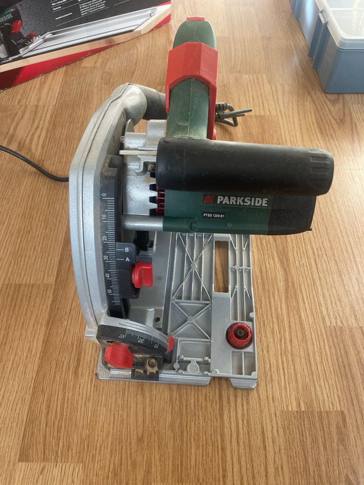 Parkside PTSS 1200 B1 invalzaag met geleiderail, Doe-het-zelf en Verbouw, Ophalen, Gebruikt, Invalzaag, 70 mm of meer