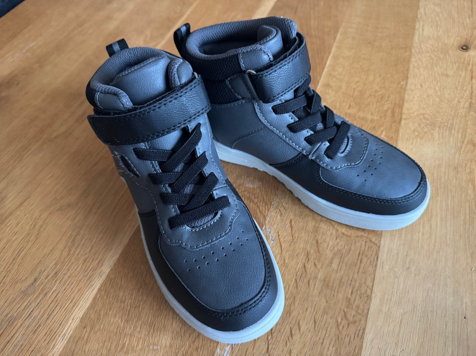 Nieuwe Kinder sneakers maat 32, Jongen of Meisje, Schoenen, Nieuw, Ophalen of Verzenden