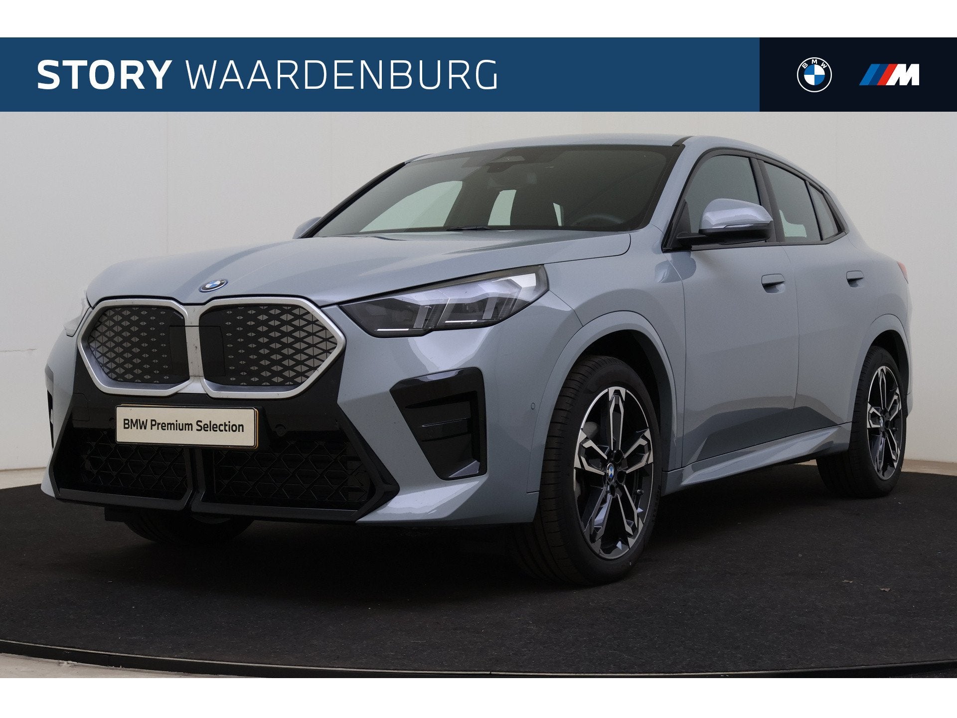 BMW iX2 eDrive20 M Sport / Sportstoelen / Achteruitrijcamera, Auto's, BMW, Met garantie (alle), 24 min, Origineel Nederlands, Metallic lak